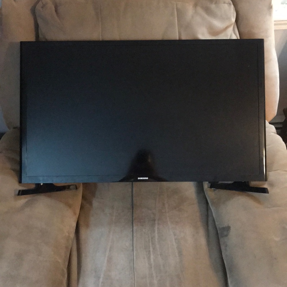 Samsung 32’ in FlatScreen Smart TV